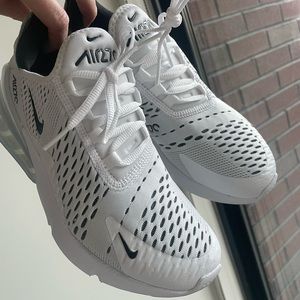 NEW Nike AirMax 270 Women’s size 7